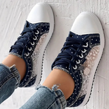 Blonde sneakers med broderi og prikdetaljer