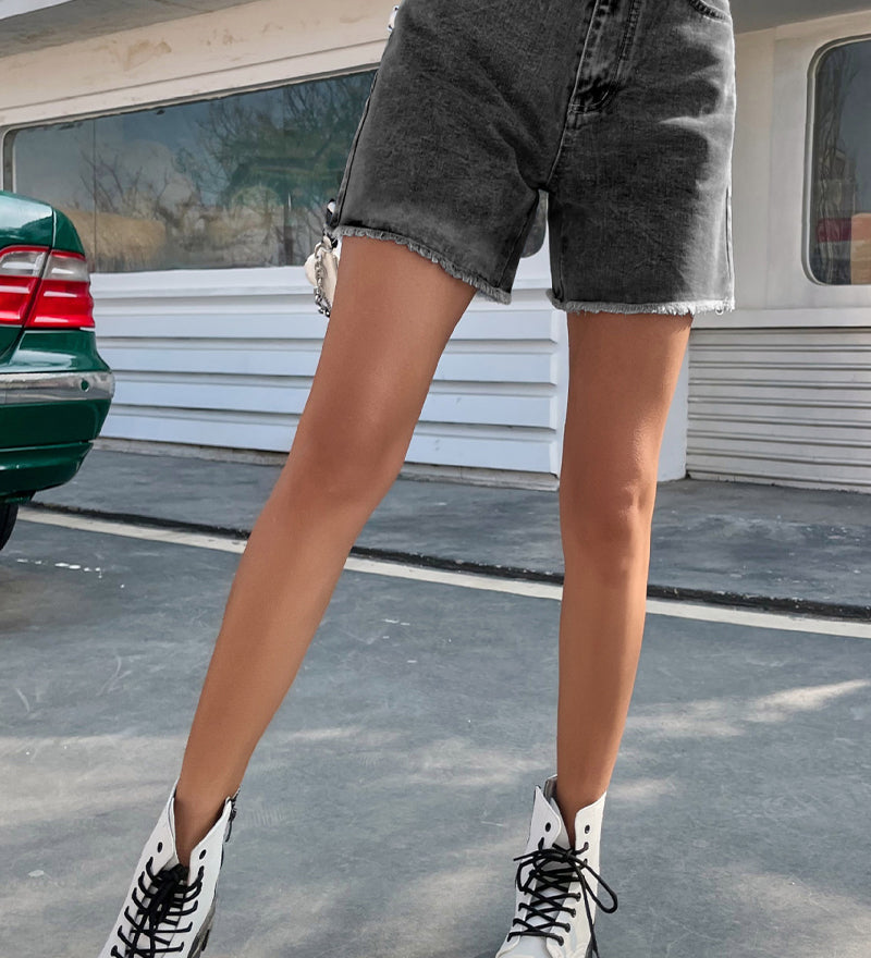 Denim shorts med rå kant – Casual sommerstil med vintage feel
