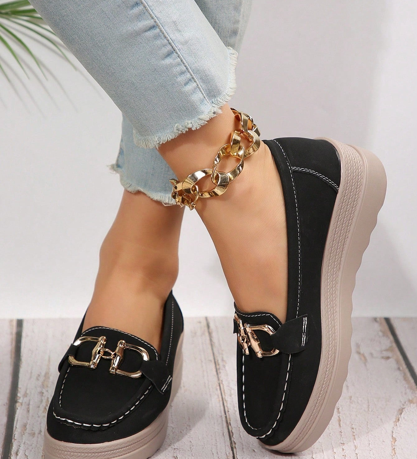 Komfortable Dame Loafers med Elegant Metaldetalje