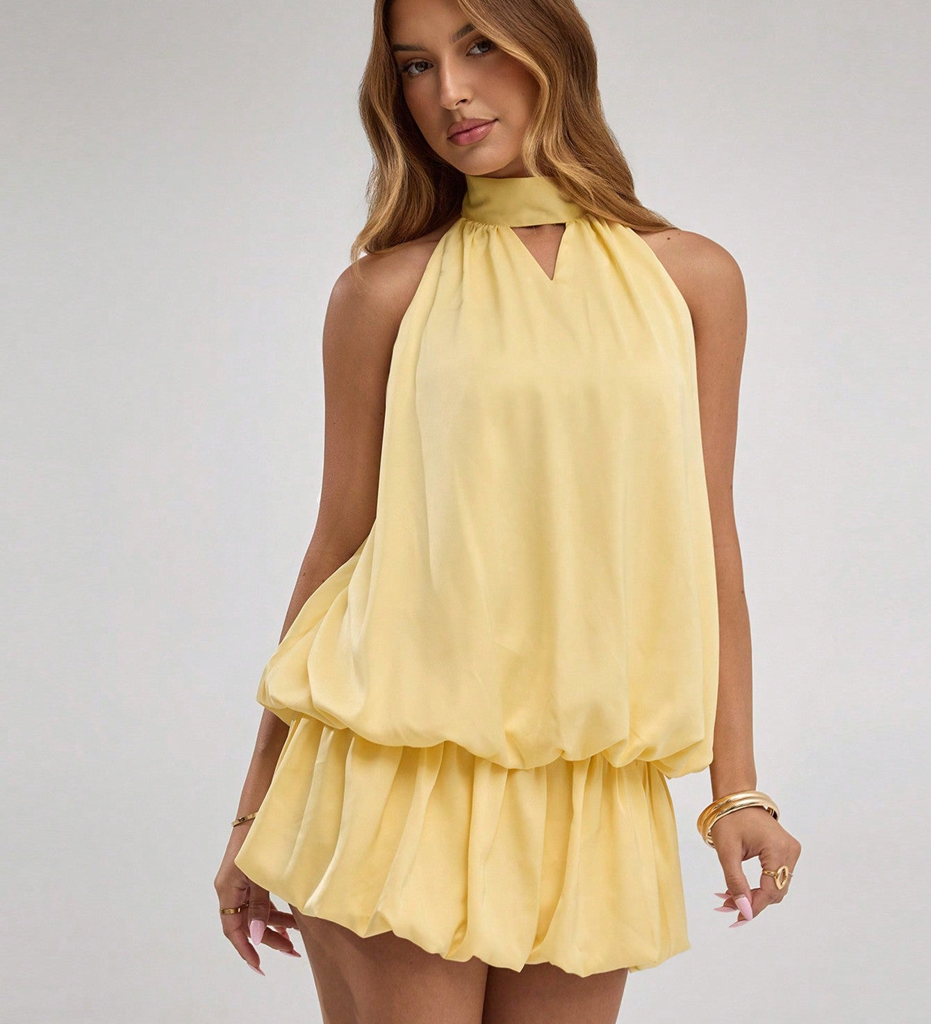 Sort Halterneck Playsuit med Ballonform og Keyhole Detalje