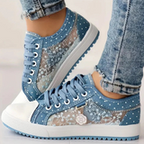 Blonde sneakers med broderi og prikdetaljer
