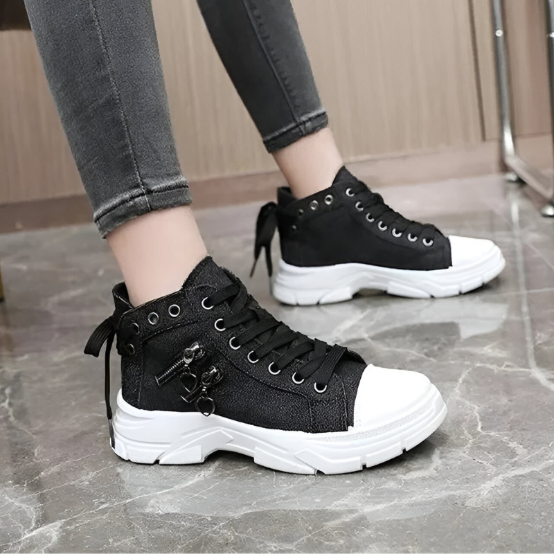 High-top sneakers med chunky sål og detaljer
