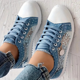 Blonde sneakers med broderi og prikdetaljer