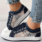 Blonde sneakers med broderi og prikdetaljer