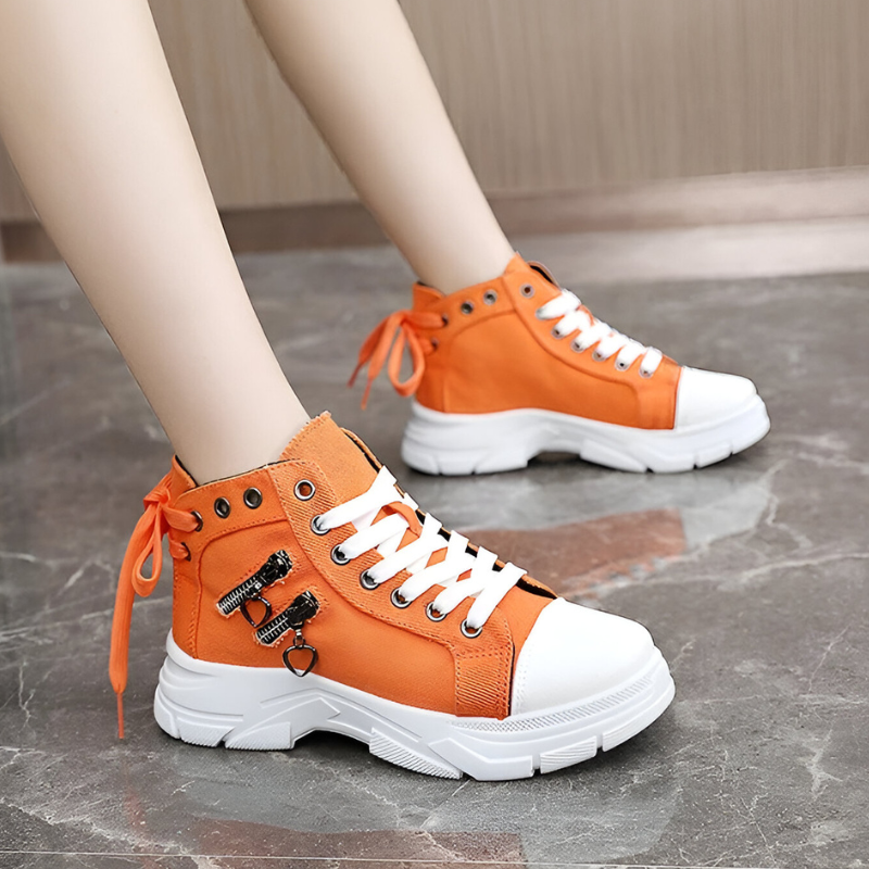 High-top sneakers med chunky sål og detaljer