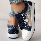 Blonde sneakers med broderi og prikdetaljer
