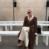 Lang Dobbeltradet Trenchcoat i Ruskind