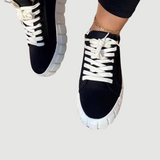 Monokrome sneakers med chunky sål