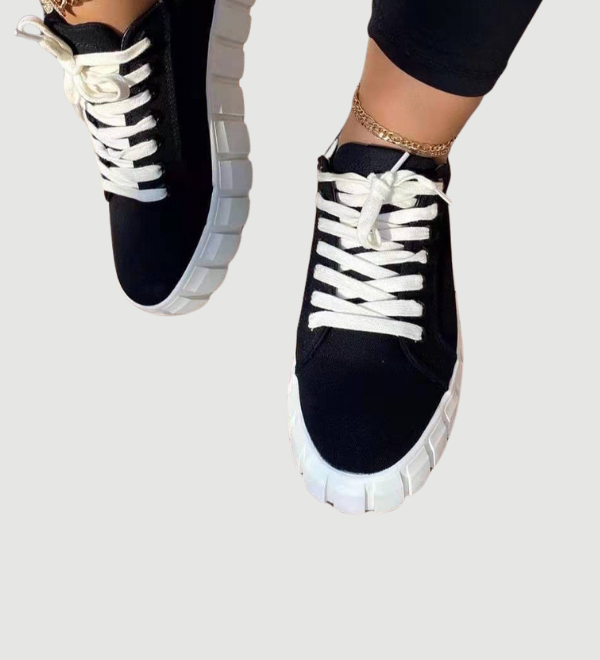 Monokrome sneakers med chunky sål