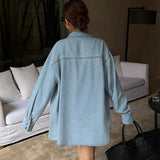 Oversized denimskjorte med lommer og knapper