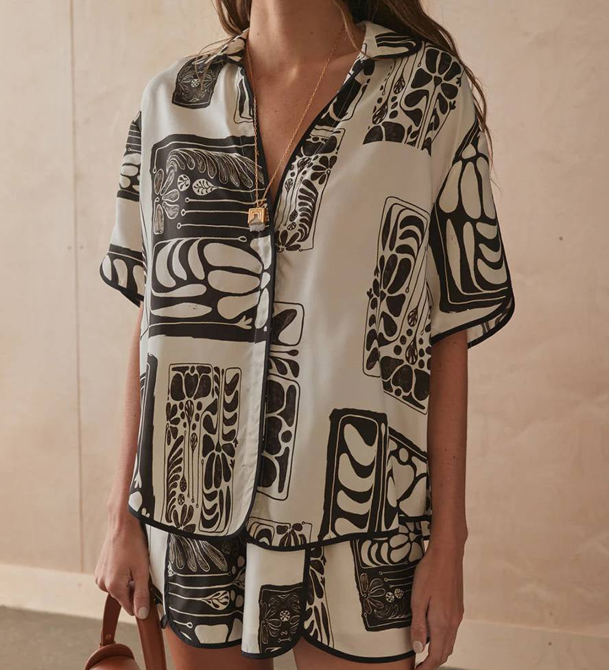 Afslappet playsuit med print – Perfekt til sommer og ferie