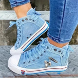 High-top denim sneakers med lynlås og charm