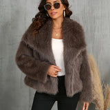 Kort Faux Fur Jakke med Bred Krave