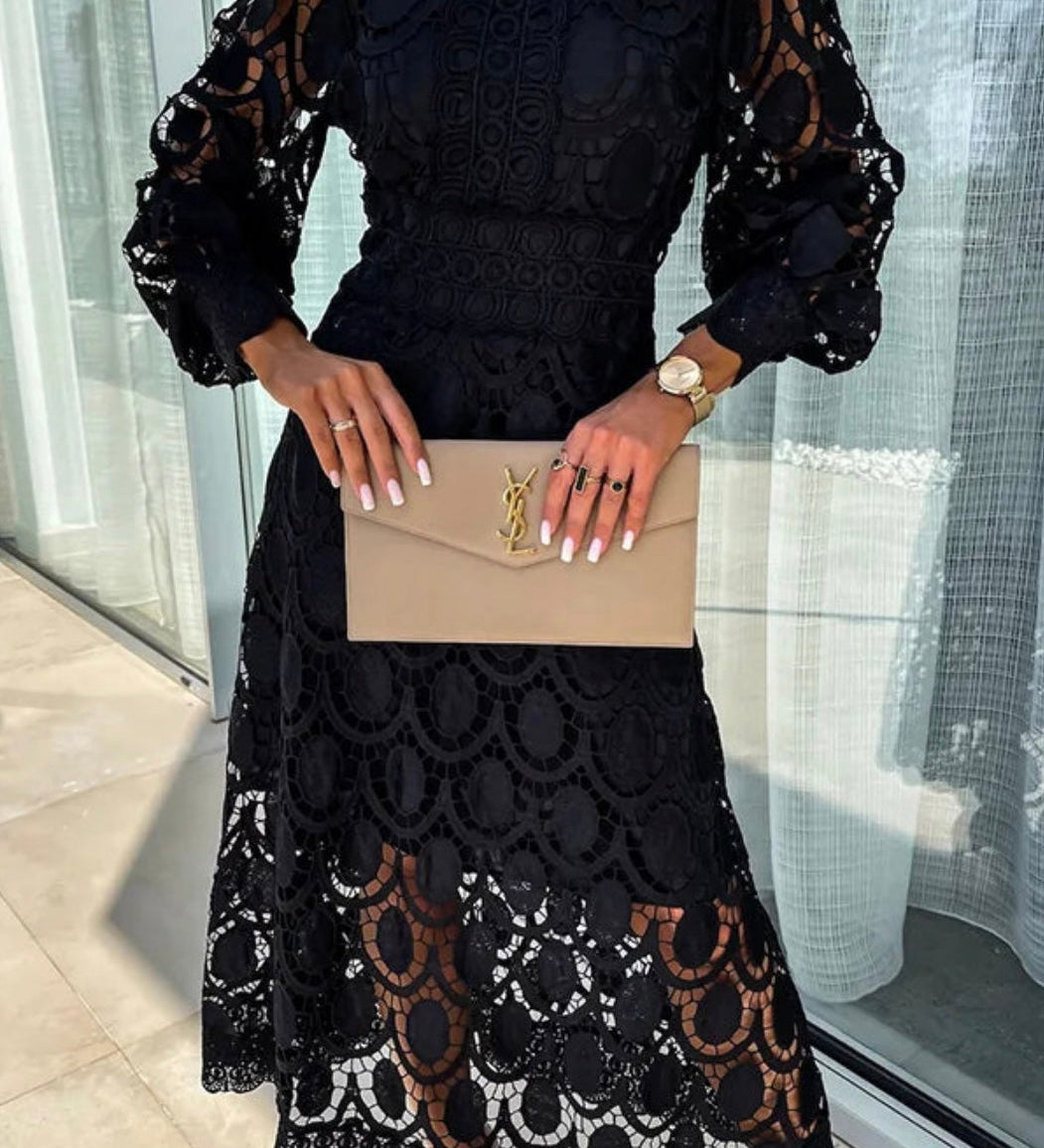 Elegant Midi Kjole – Tidløs Stil til Hverdag & Fest