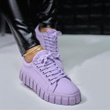 Monokrome sneakers med chunky sål