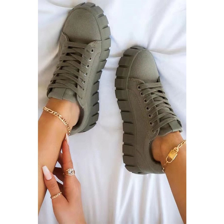 Monokrome sneakers med chunky sål
