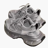 Sporty sneakers med mesh og støttende sål