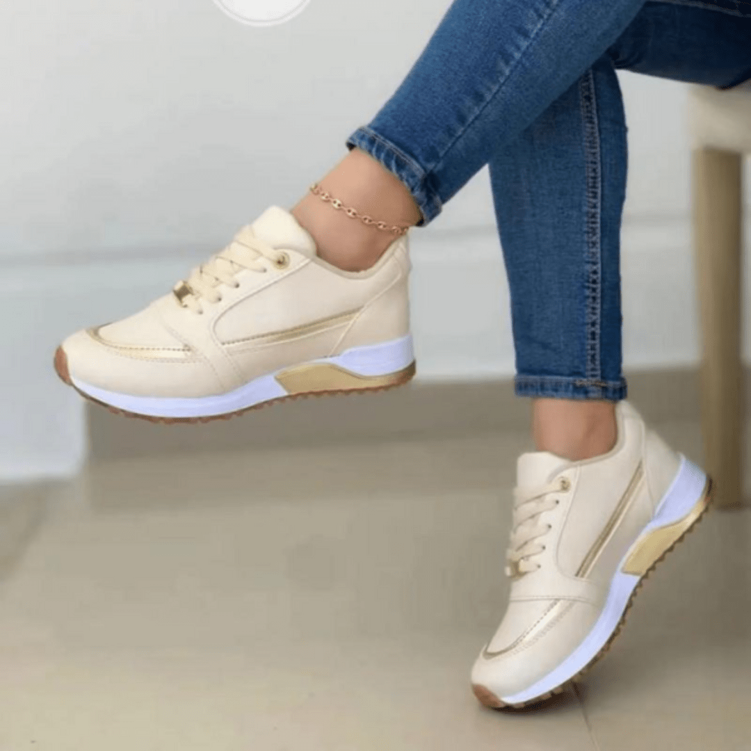 Chunky sneakers med sporty detalje og komfortsål