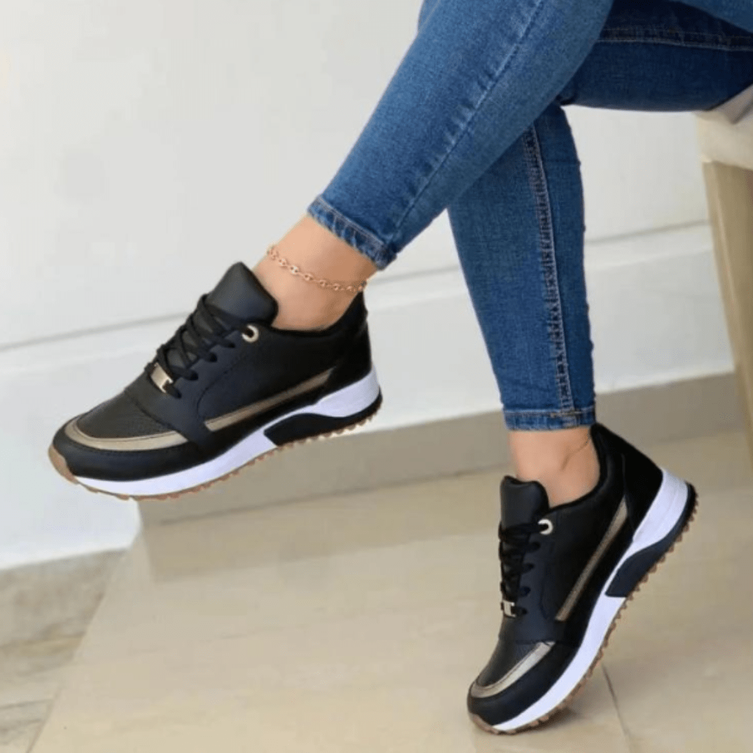 Chunky sneakers med sporty detalje og komfortsål