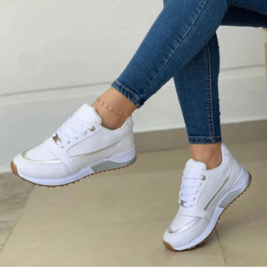 Chunky sneakers med sporty detalje og komfortsål